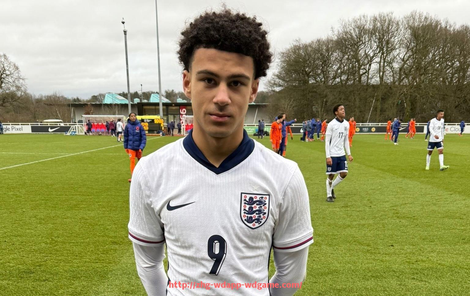 问鼎娱乐官网-法甲最强防线评估及防守球员表现分析