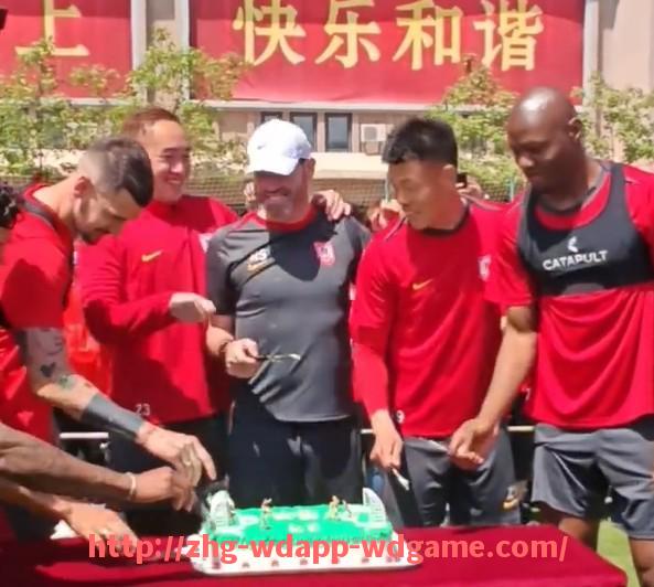 问鼎娱乐官网-世俱杯技术犯规盘点及规则执行案例解析